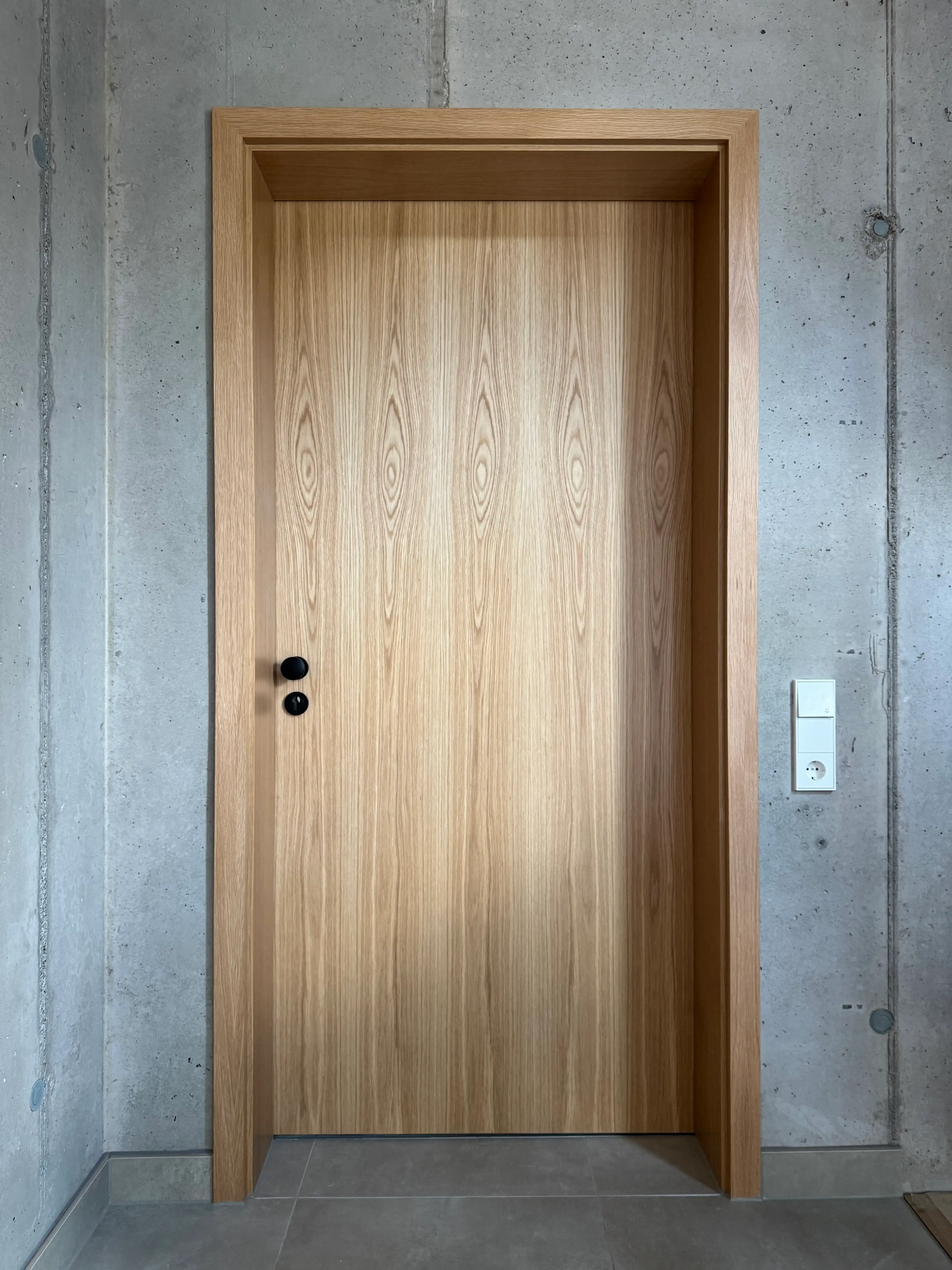 Türe in Eiche furniert