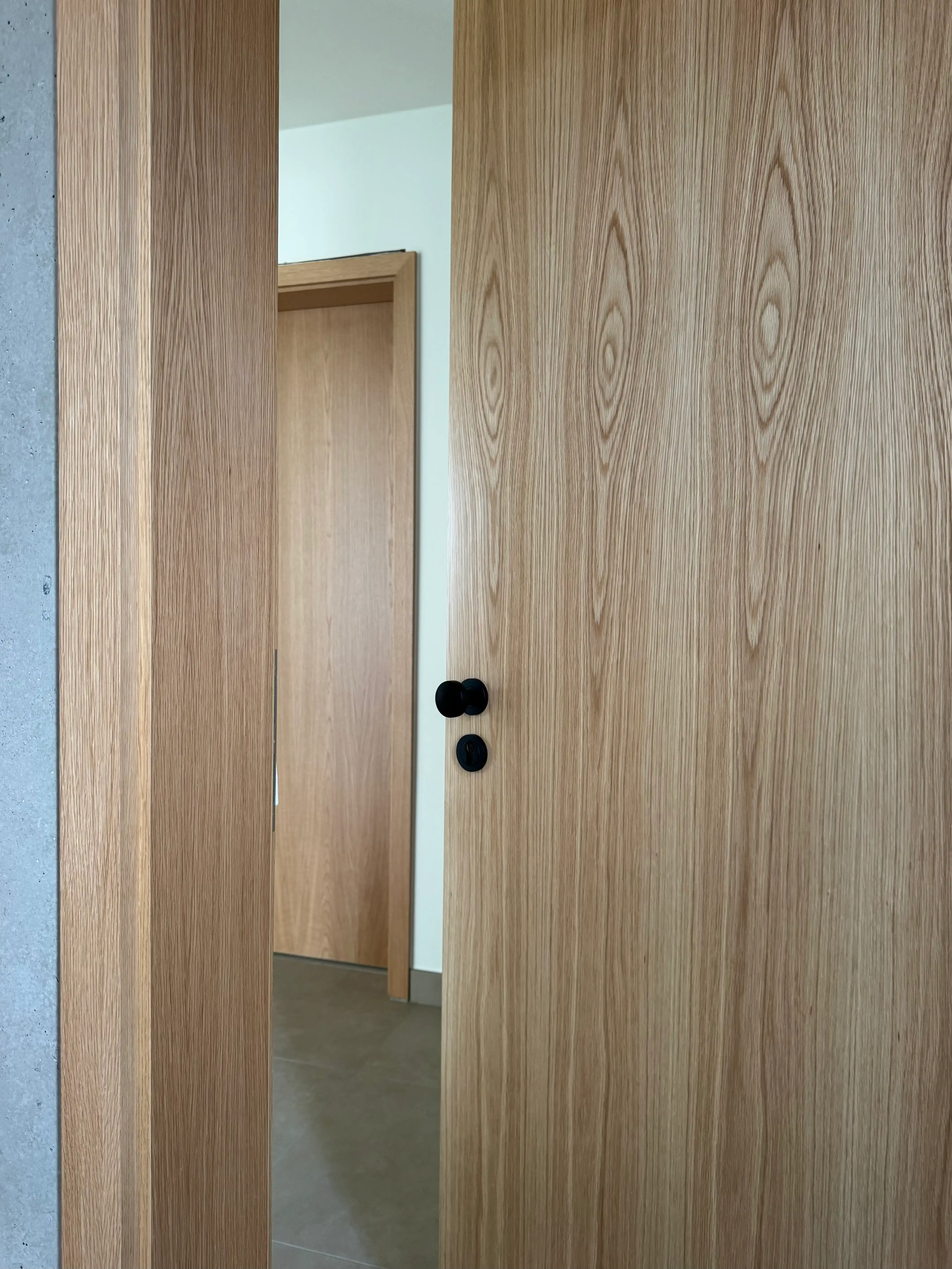 Türe in Eiche furniert