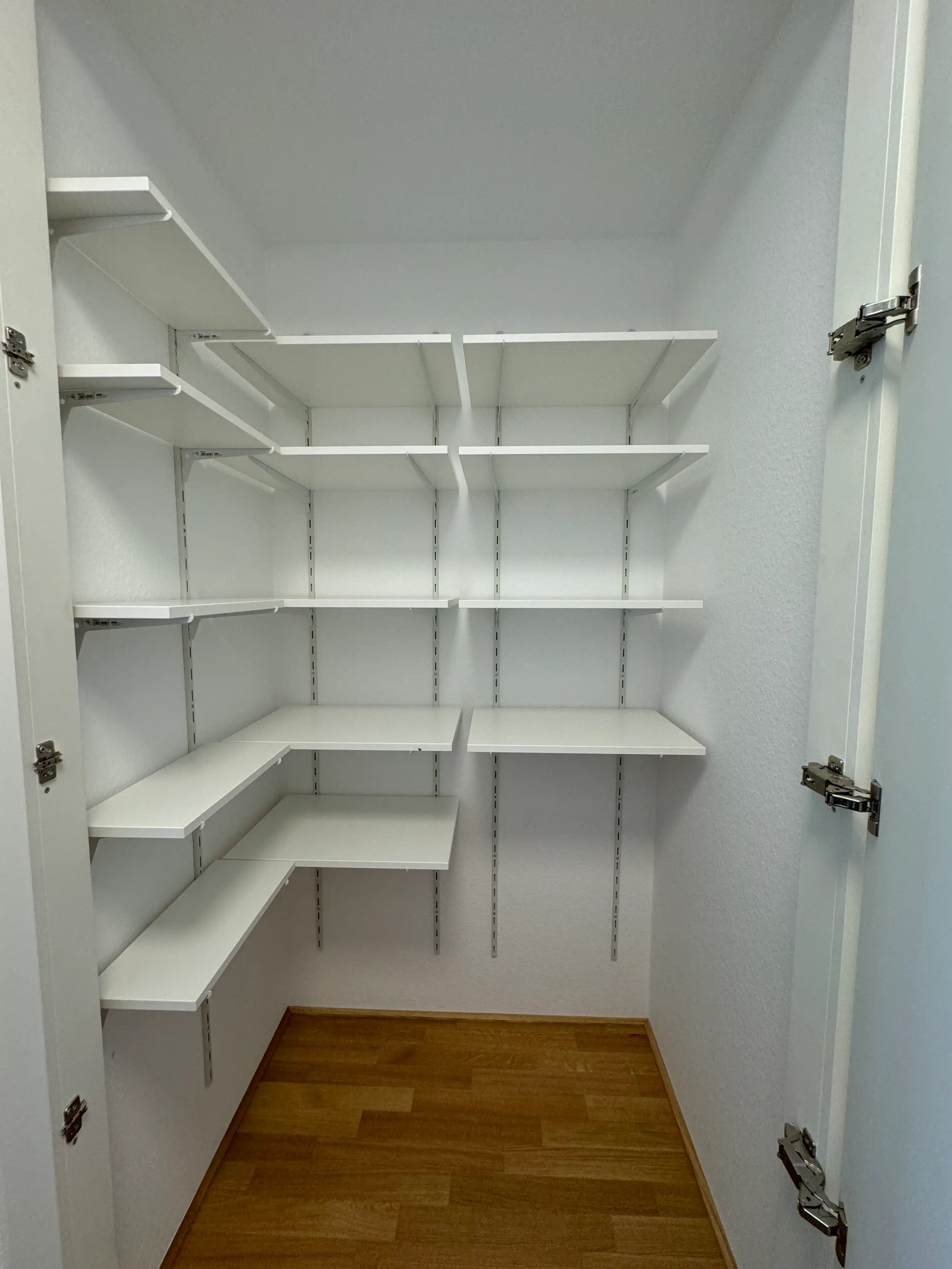 Nischenschrank