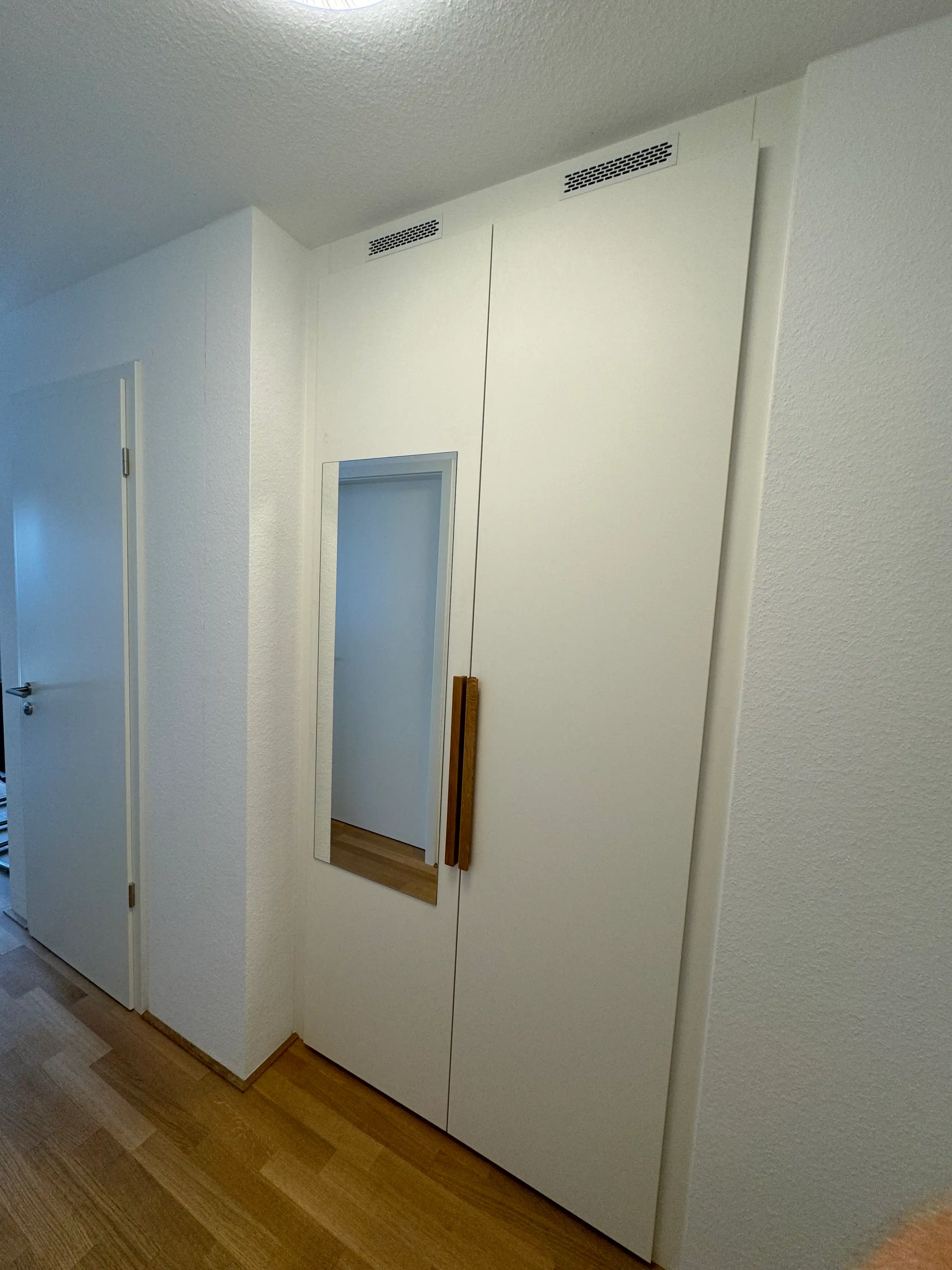 Nischenschrank