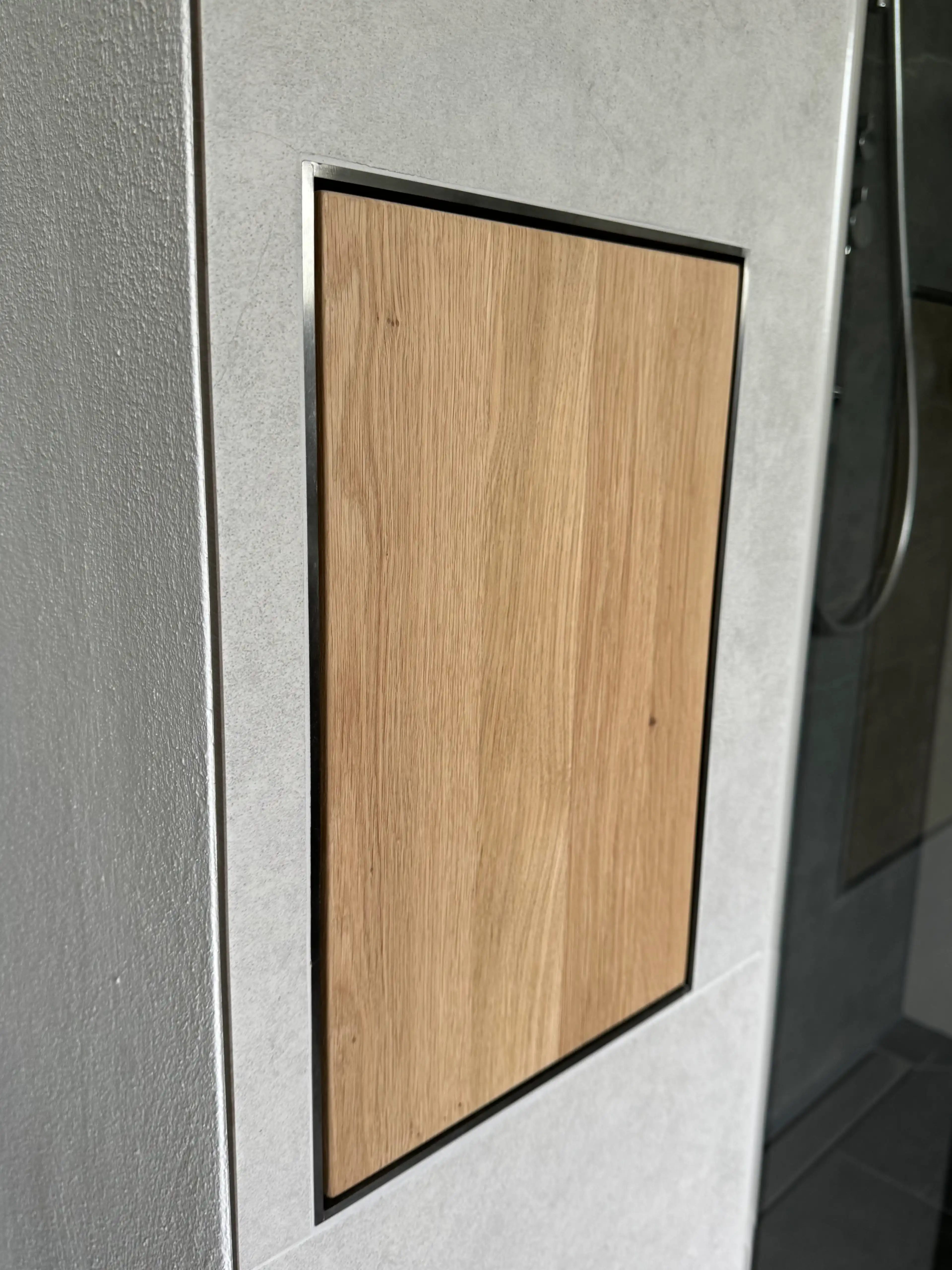 Wäscheabwurfklappe in Eiche