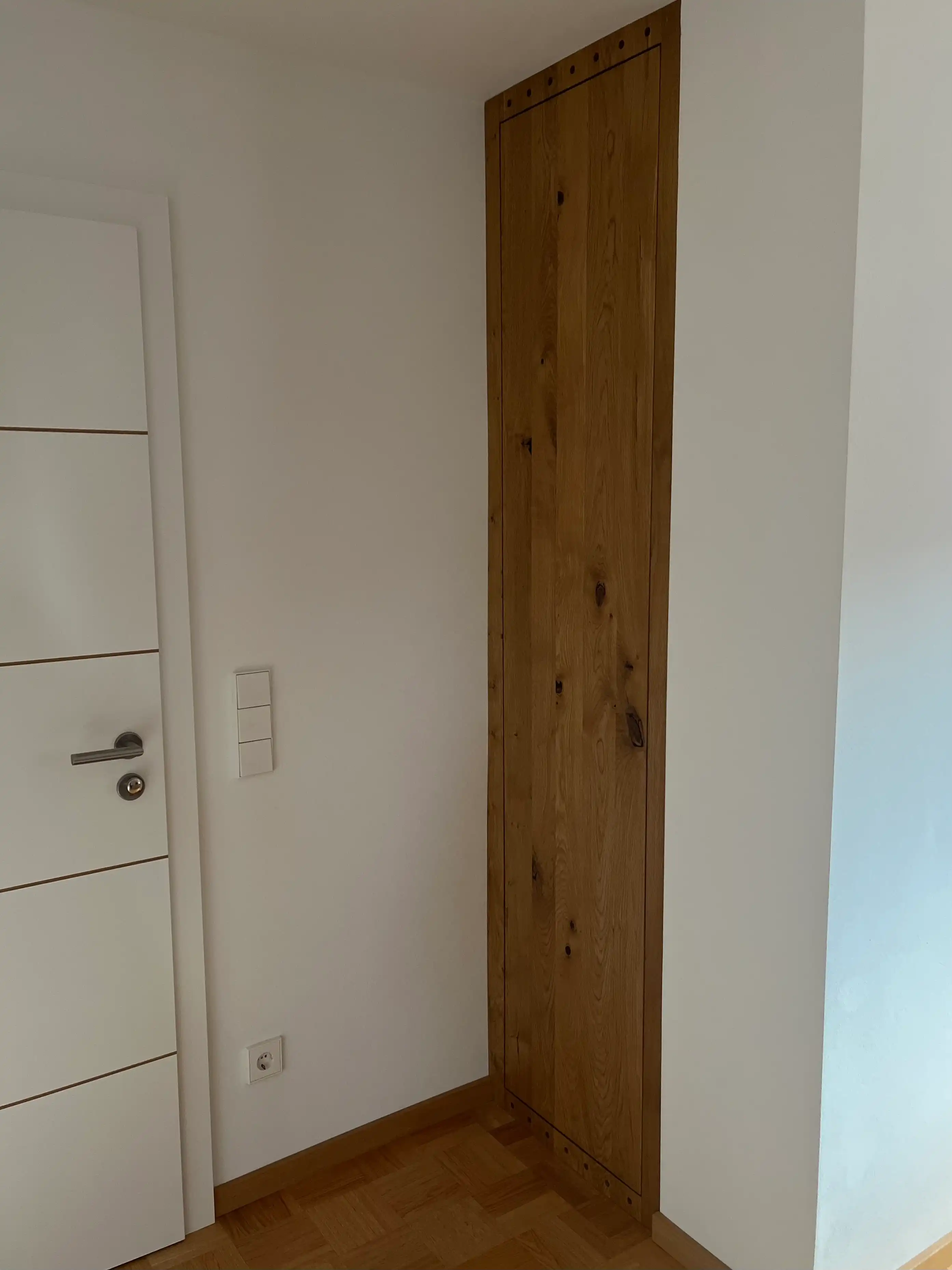 Einbauschrank mit Front in Eiche