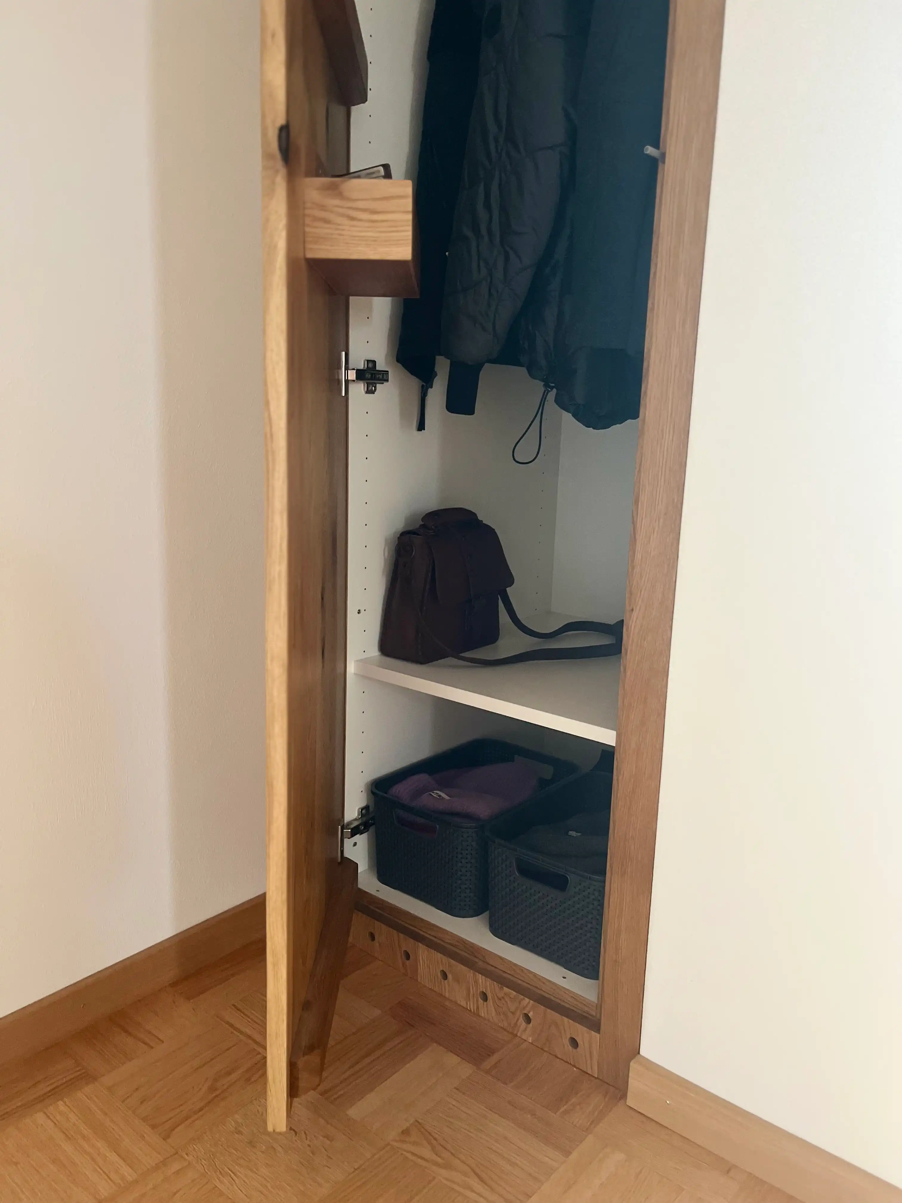 Einbauschrank mit Front in Eiche